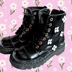 TUK Black Flower 7Eye Boots